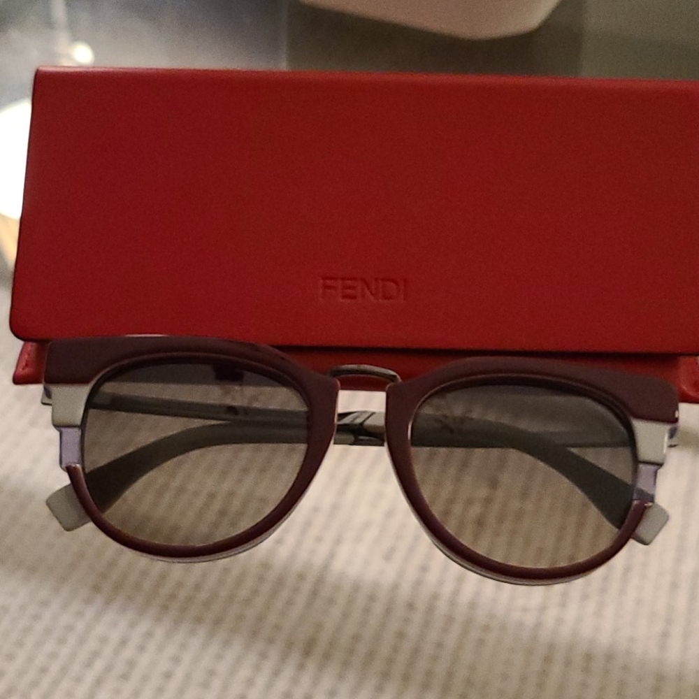 Fendi Cat eye sunglasses NEW